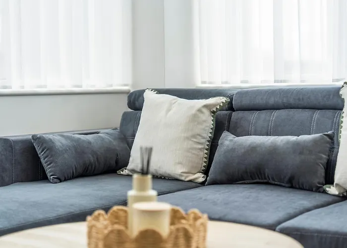 Stylish West London Apartment Near Heathrow