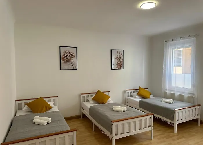 Panorama City Appartement Goeppingen - 5 Einzelbetten, Kueche, Balkon, Parkplatz, Aufzug, Wlan