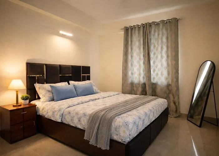 Skydeck Apartment 4Bhk Near Taj By Homeyhuts