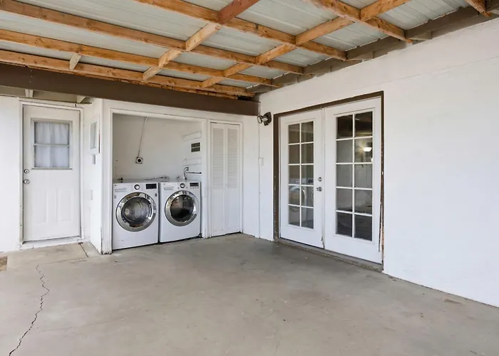 Modern Family Home With Private Pool Sleeps 6