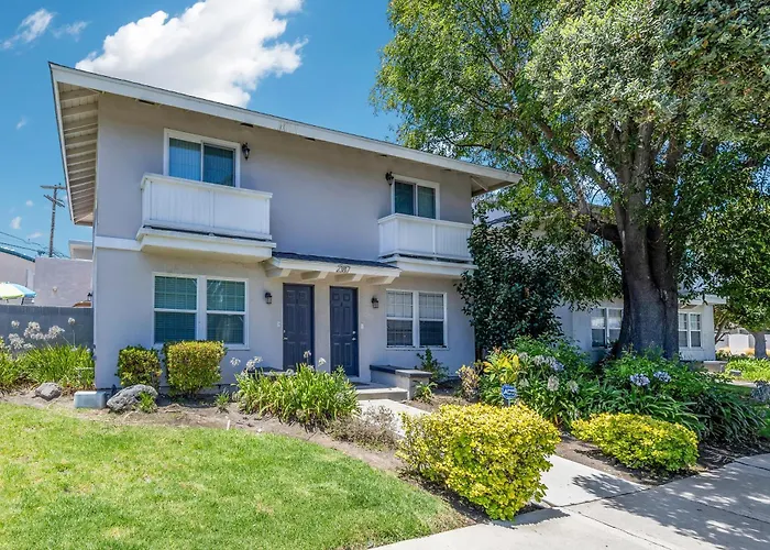 One Lux Stay Coastal 2Br Retreat Near The Beach