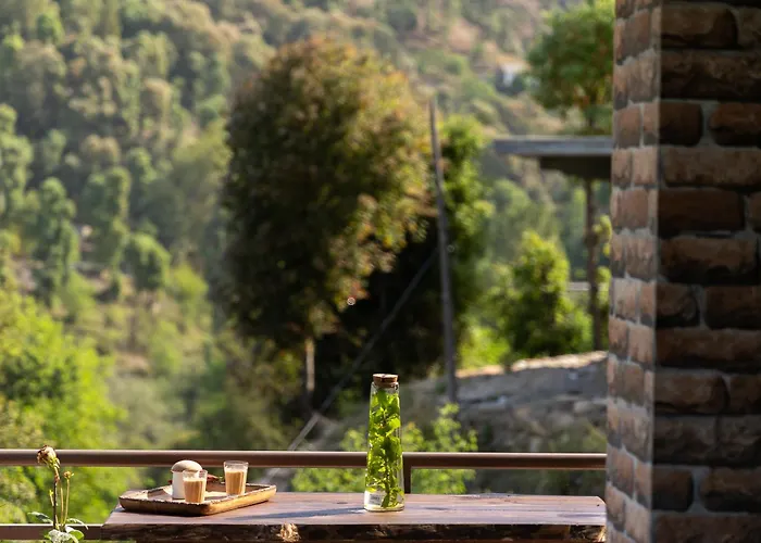 Thhpsociety - Exstacy Stays & Cafe - Your Romantic & Cozy Getaway - Mountain View , Hot Tub , Parking - Mukteshwar