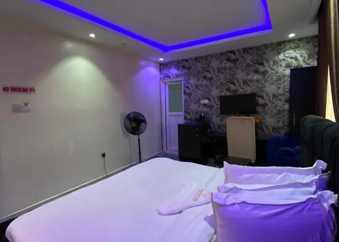 S&B Hotel