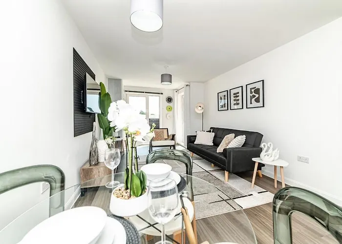 Stylish 1 Bed Apartment Centrally Located With Free Parking