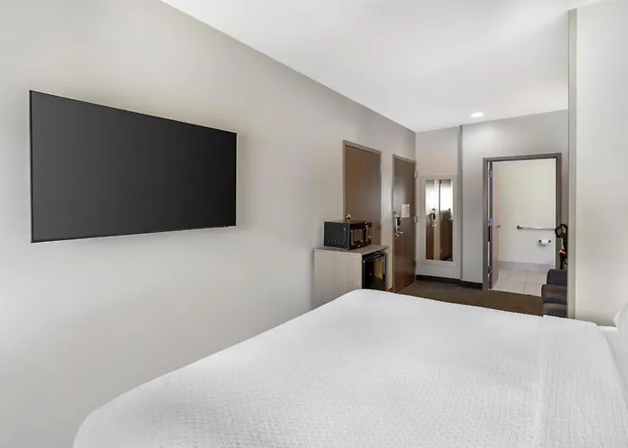Best Western Roslyn-Long Island Hotel