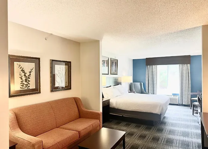 Holiday Inn Express & Suites Meriden By Ihg