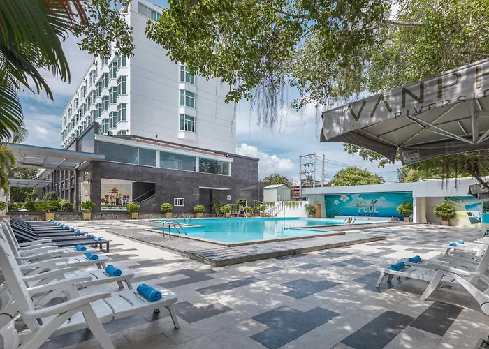 Van Phat Riverside Hotel