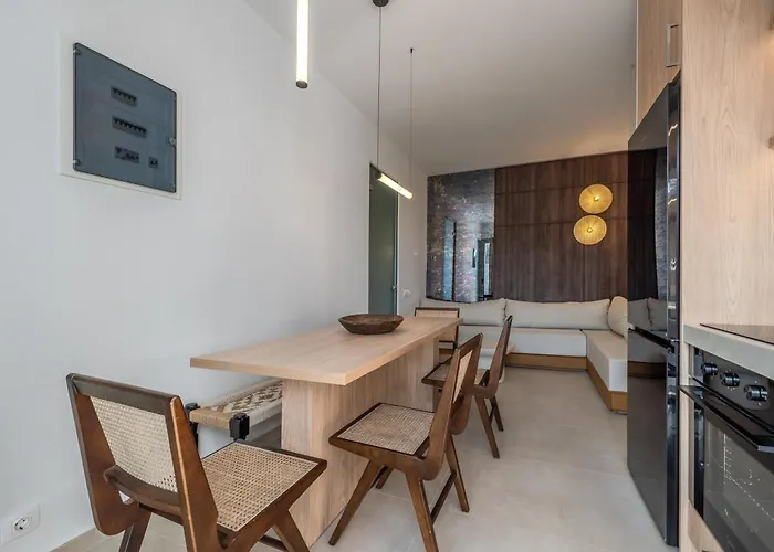 Evgoro Luxury Suites