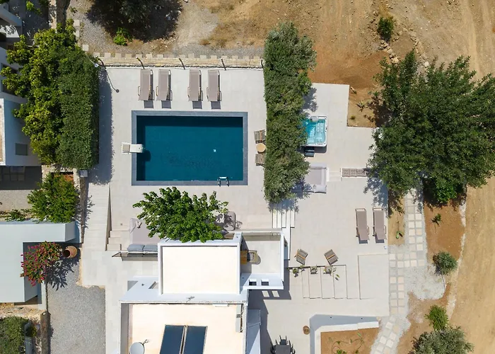 Evgoro Luxury Suites