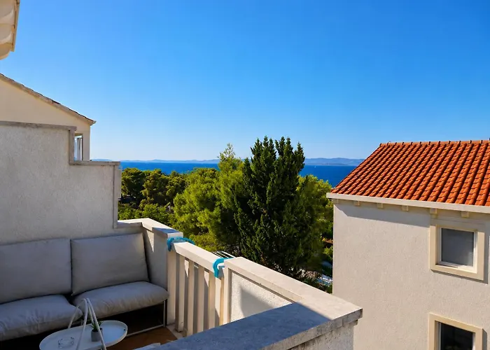 Apartment Luri - Three-Room Penthouse Apartment - Wonderful View Of The Sea - 100 Metres From The Beach - 10 Minutes From Supetar Ferry Port - Free Secured Parking - Facilities Nearby