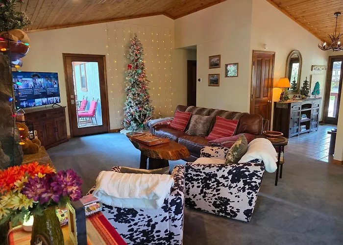 Four Seasons Getaway-Private Hot Spa With Pine Tree Views-Walk To Village And Pineknot Trailhead-Plus King Bed!