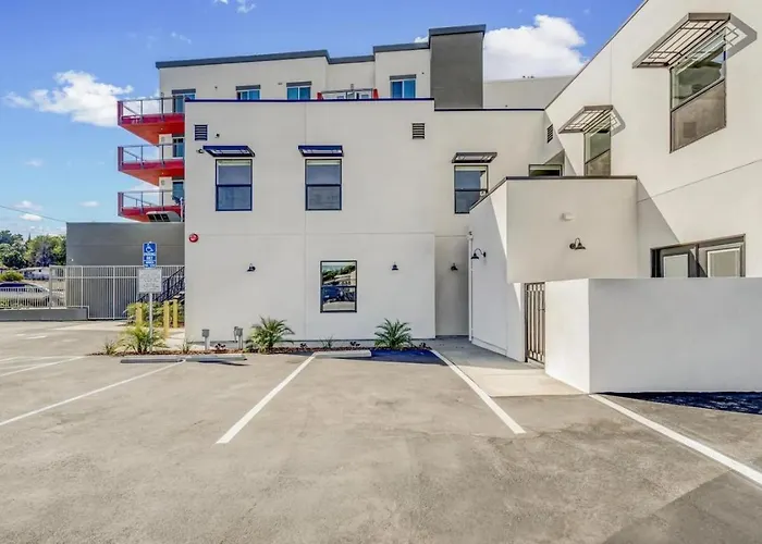 Vista 2-Bedroom Apartment - Free Wifi - Near Beach