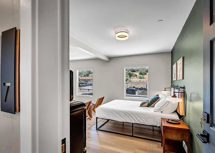 Single Bedroom - Queen Size. Heart Of Downtown Vista