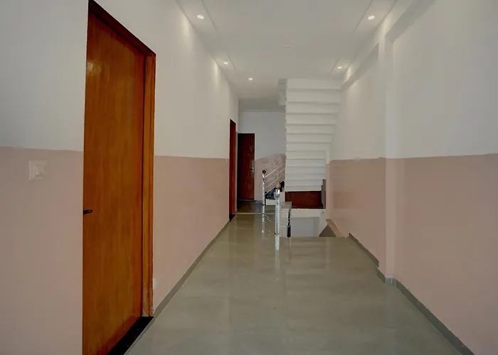 Hotel O Kshanbhar Vishranti