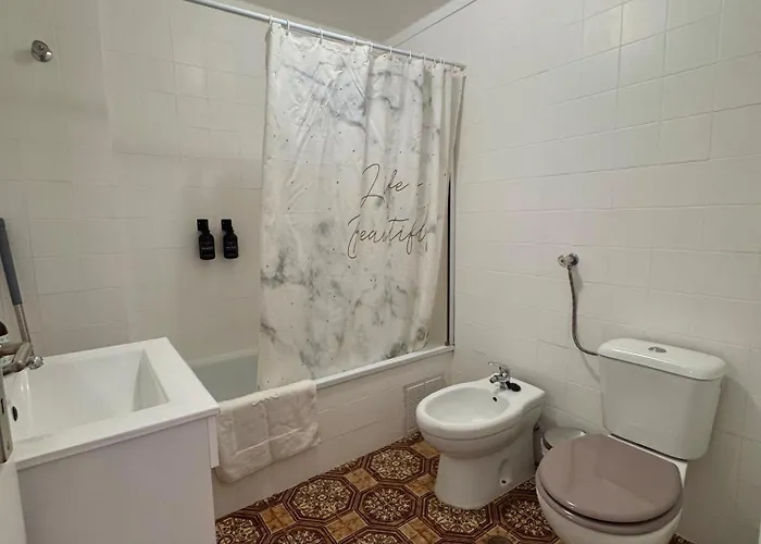 2Br Estoril Apartment - Near Estoril Beach & Cascais - Sleeps 4