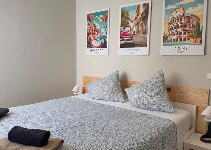 2Br Estoril Apartment - Near Estoril Beach & Cascais - Sleeps 4
