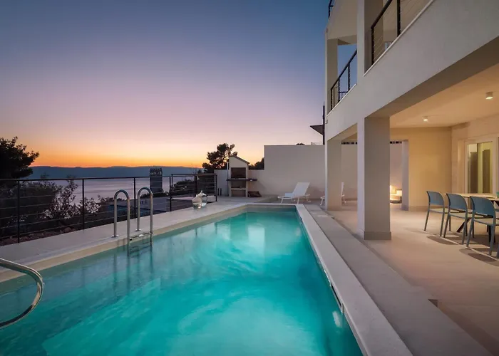 Modern Villa Maris - With Heated Pool & Sea View