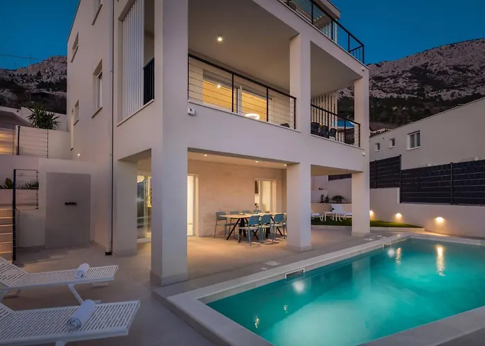 Modern Villa Maris - With Heated Pool & Sea View