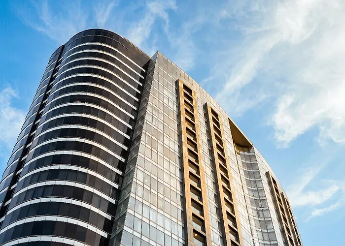 Aeon Towers Private Residential Apartments I Next To Abreeza Ayala Malls I Prime Location L Fast Wifi L Free Pool I Managed By Bleuspace
