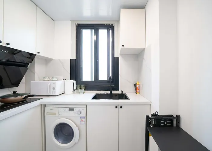 Yi Du Home With Double Views-At West Nanjing Road, Near Metro, Cards Ok