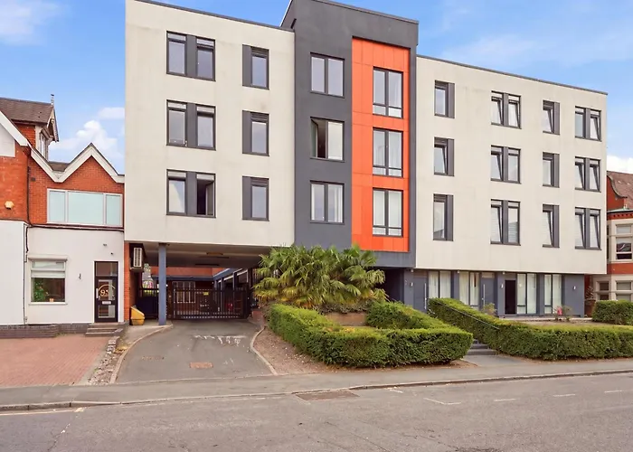 Contractor-Friendly Apartment, Secure Parking, Near Coventry Station, Sleeps 4