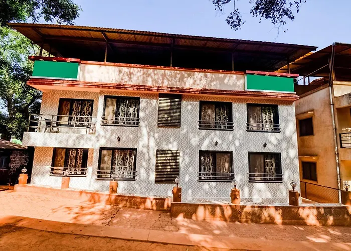 Hotel O Roshan Palace