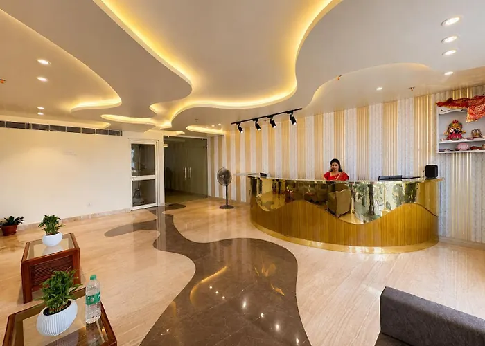 New Hotel Golden Wave Premium In Marine Drive - Sea View Rooms With Balcony - Free Parking, Restaurant, Free Wi-Fi, Spacious Rooms