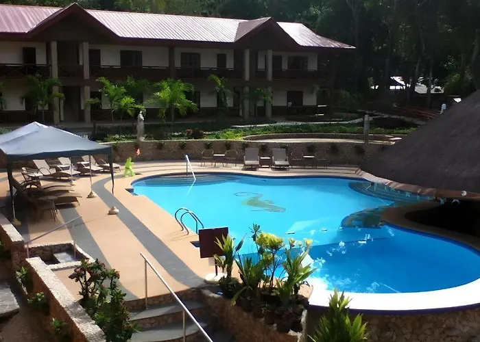 Nataasan Beach Resort And Dive Center