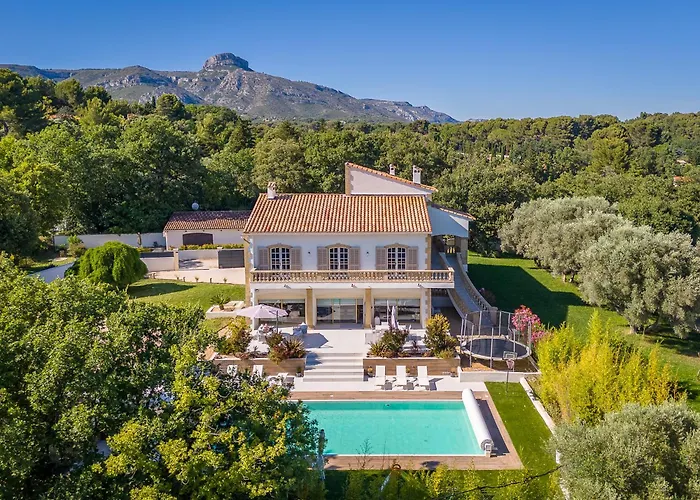 Villa Garlaban, 10P, Entre Mer Et Collines, Piscine Chauffee