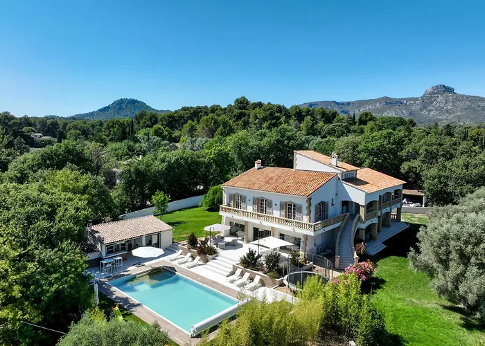 Villa Garlaban, 10P, Entre Mer Et Collines, Piscine Chauffee