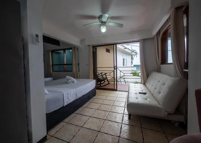 Hotel Manuel Antonio Beracha