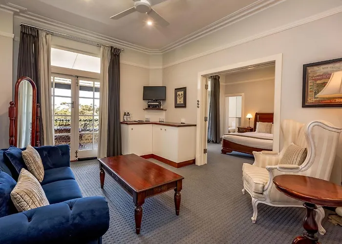 Caves House Hotel