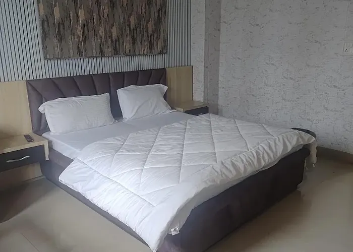 Sameer Hotel Kaichi Dham