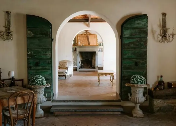 Tuscan Villa With Private Pool And Panoramic View