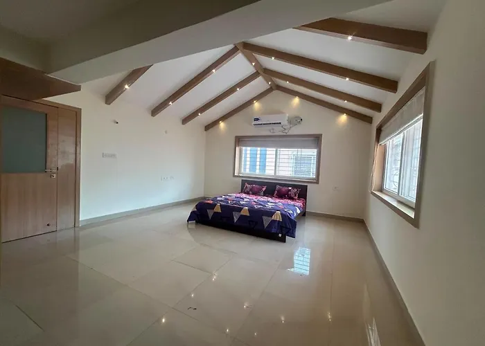 Grand 5Br Villa With 5 Ensuite Baths Near Airport