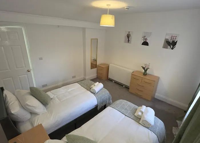 2 Bed Flat Contractors Town Centre & Seafront