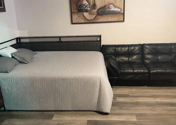 Cozy Studio Near Hwy 99