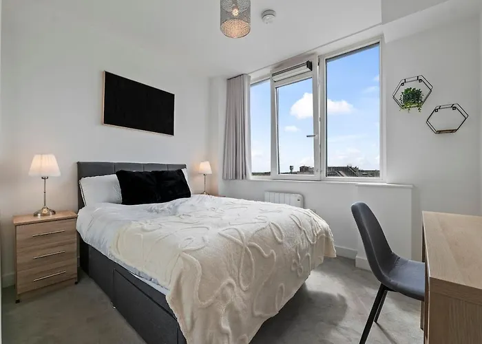 Cosy Hounslow 1Br Apartment Sleeps Heathrow!