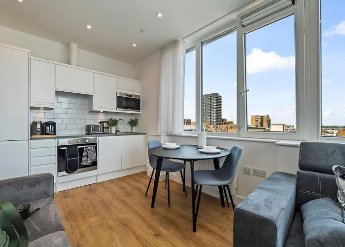 Snug Hounslow 1Br Apartment Sleeps 4 Heathrow!
