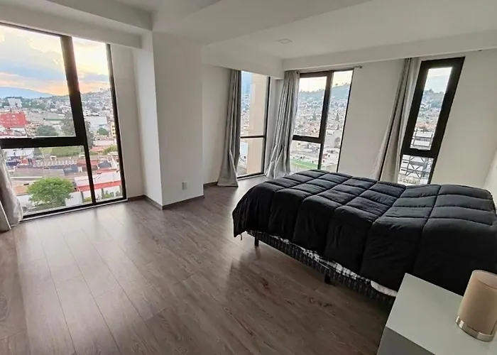 Beautiful Apartment Overlooking The Alameda