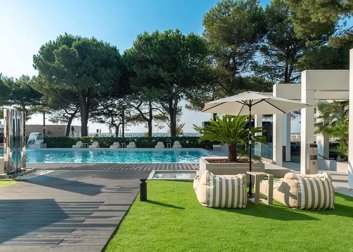 International Beach Hotel