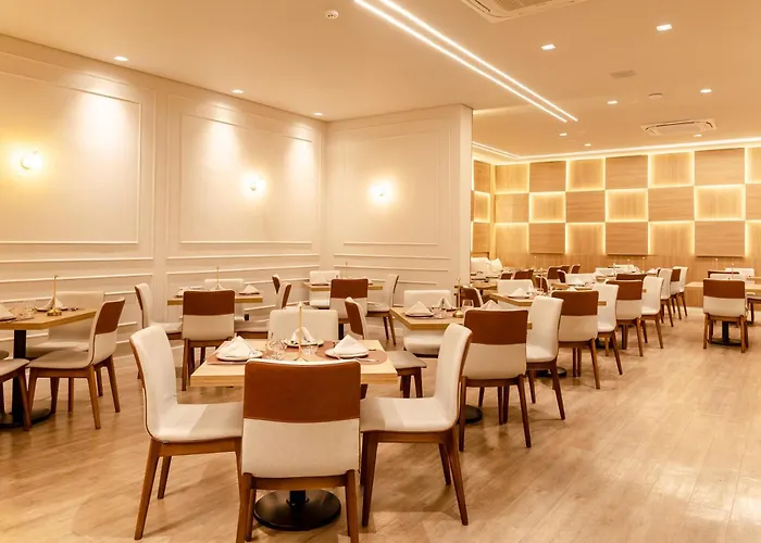 Monaco Hotel & Convention By Easy Class