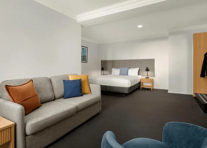 Oaks Perth Hotel