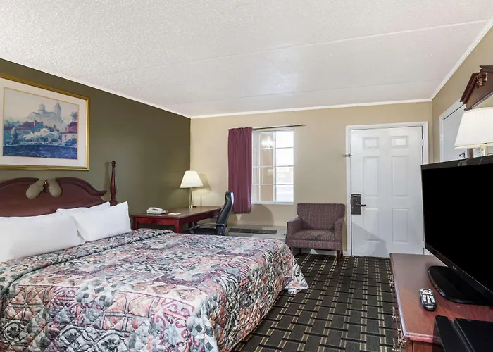 Days Inn By Wyndham Lenoir City