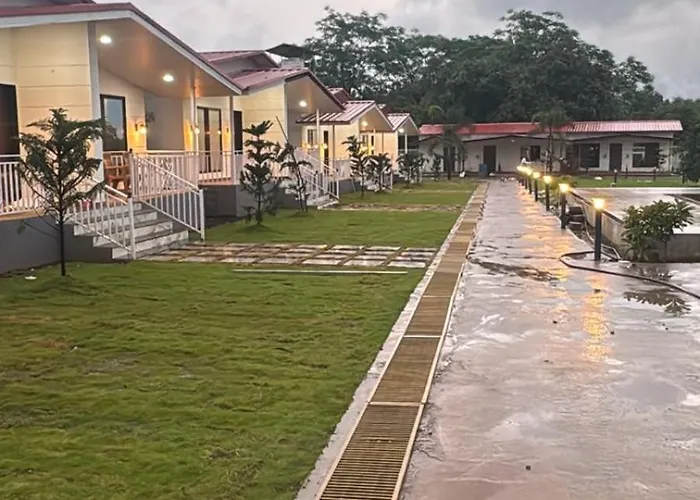 Peak Paradise Resort