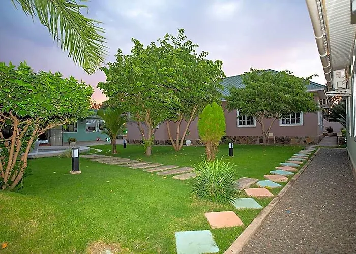 La'Tonna Safari Hotel