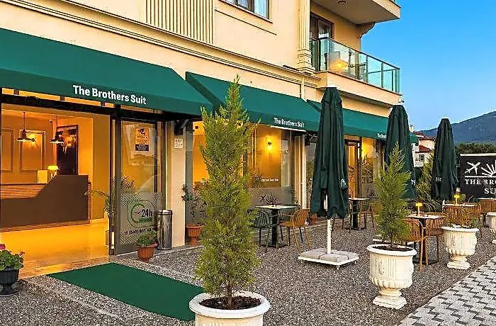 The Brothers Suit Otel
