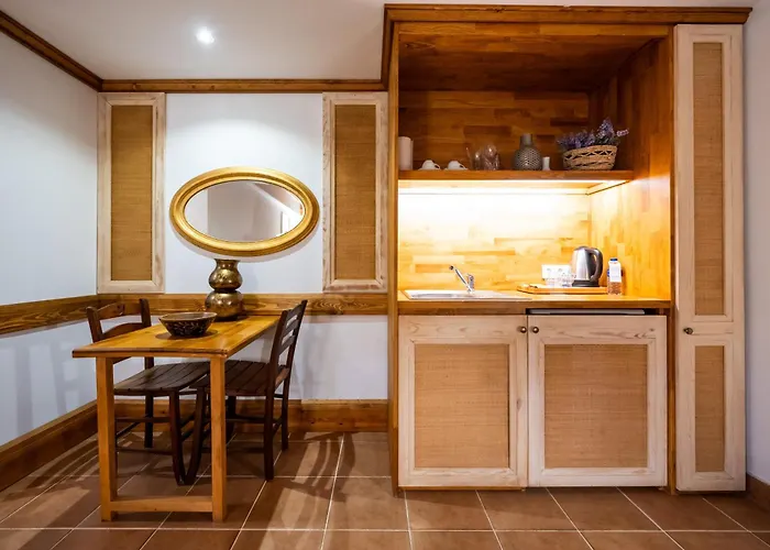 El Vino Hotel & Suites