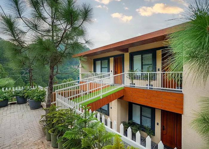 Jungle Lodge Resort & Spa