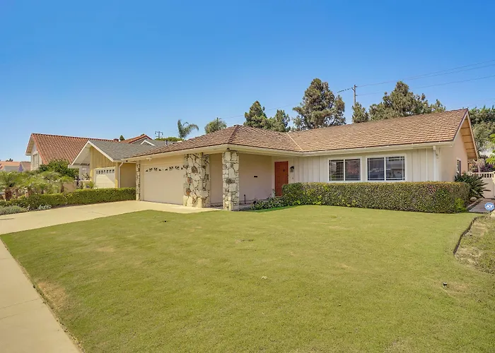 Huntington Beach Home: Fire Pit, Grill + More!
